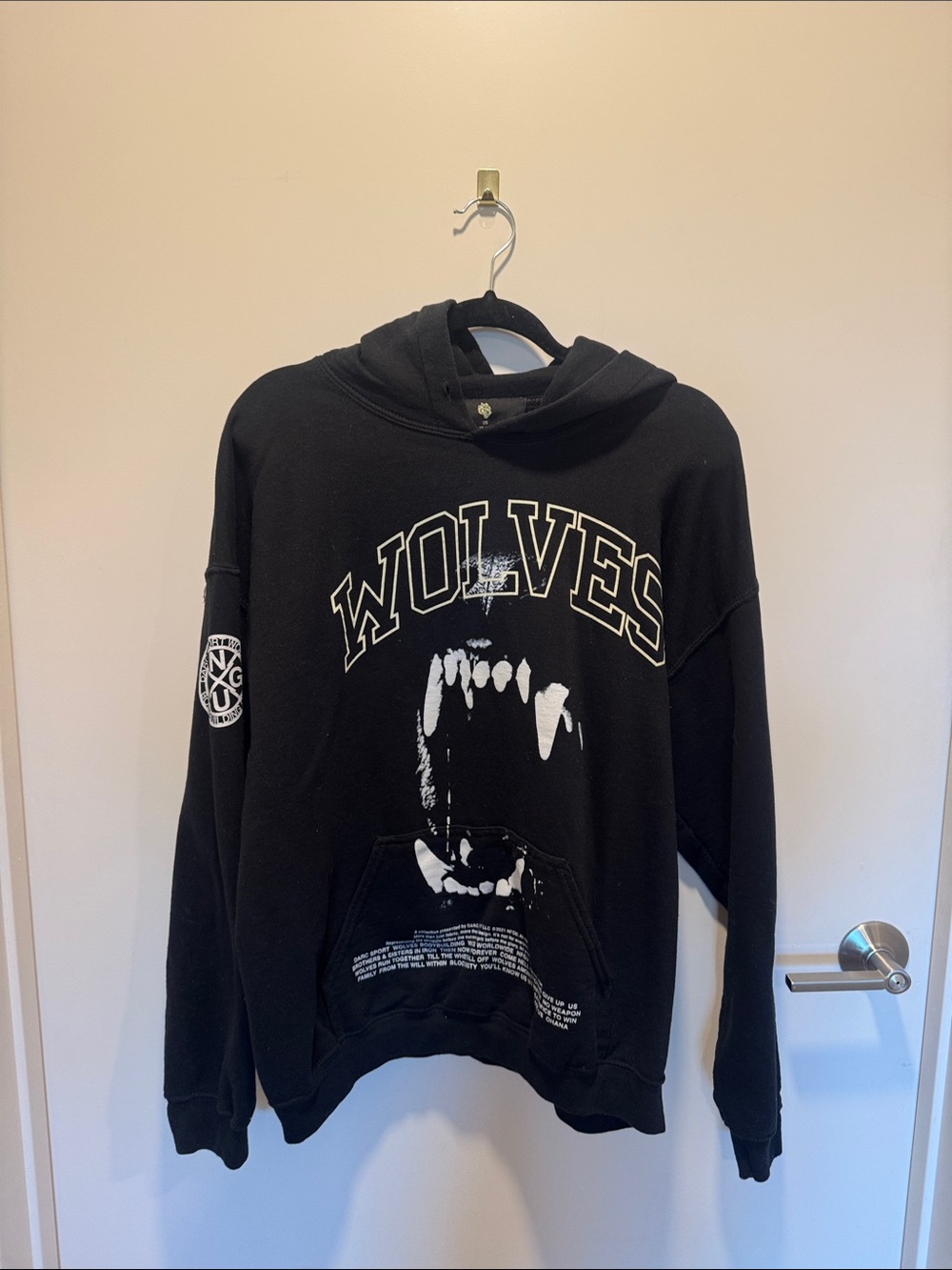 Darc Sport Wolves Graphic Hoodie Medium